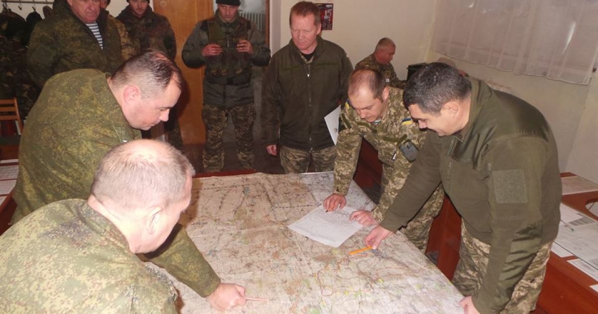 До діяльності робочого органу у відповідності до умов мінського протоколу залучені сторони від Збройних сил України та Росії і представники так званих самопроголошених "ДНР" та "ЛНР".