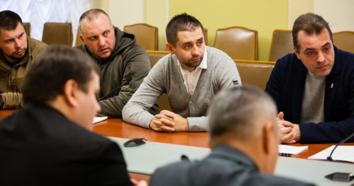 Волонтери будуть залучені до речового, харчового та медичного забезпечення в системі Міністерства оборони / © president.gov.ua