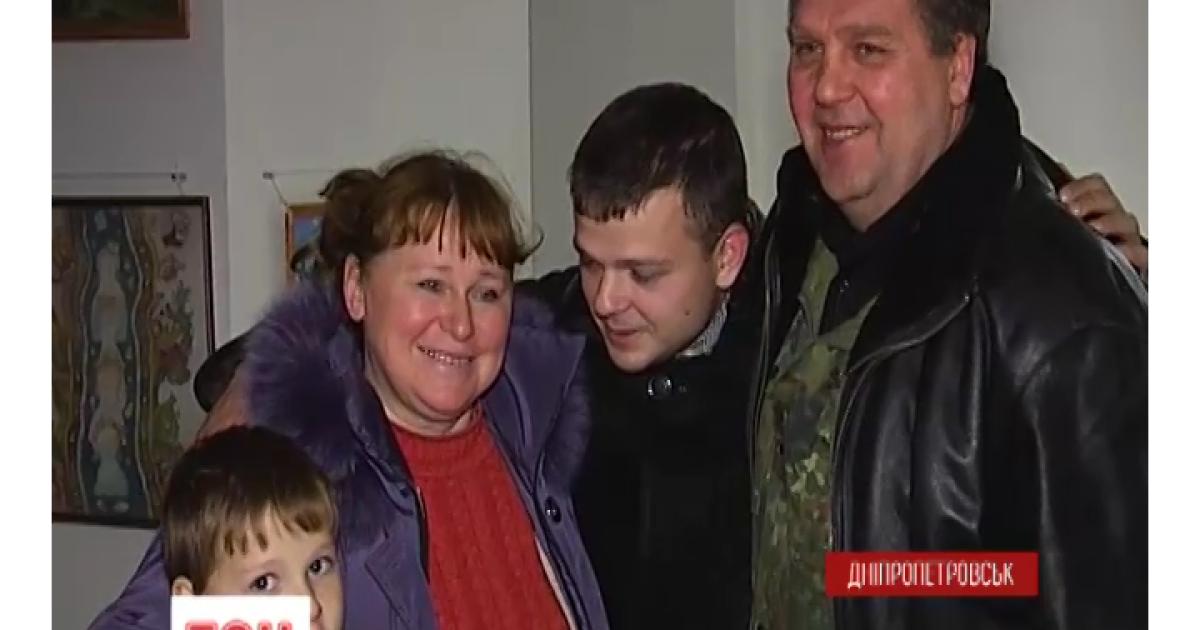 У Дніпропетровську вночі зустріли звільнених бійців