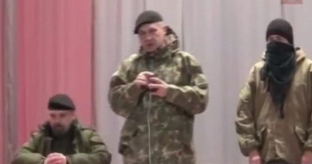 На "народному суді" за кару голосують підняттям рук