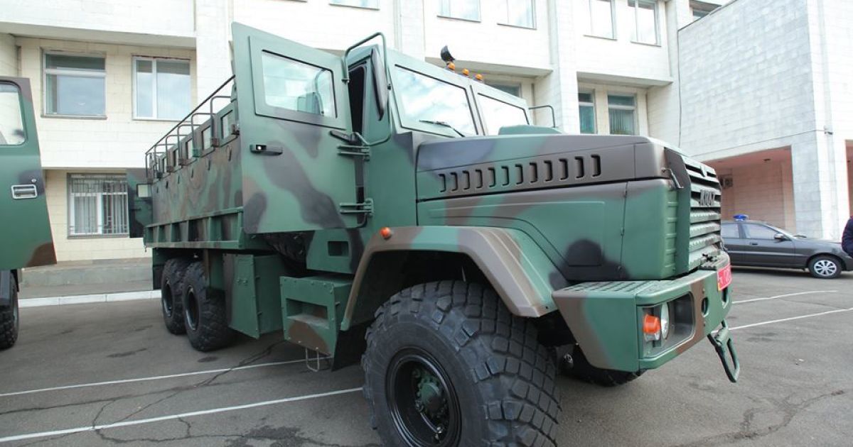 &laquo;Раптор&raquo; - машина для переброски подразделений в условиях боевой обстановки. / © fcdnipro.com