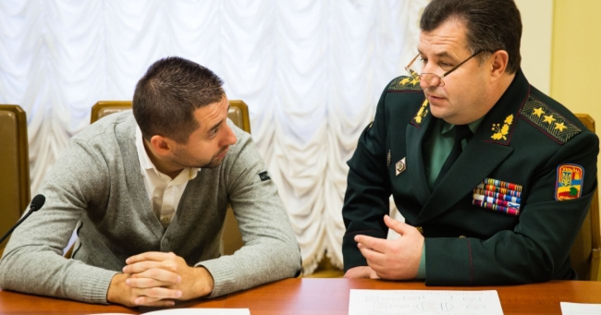Волонтери будуть залучені до речового, харчового та медичного забезпечення в системі Міністерства оборони / © president.gov.ua