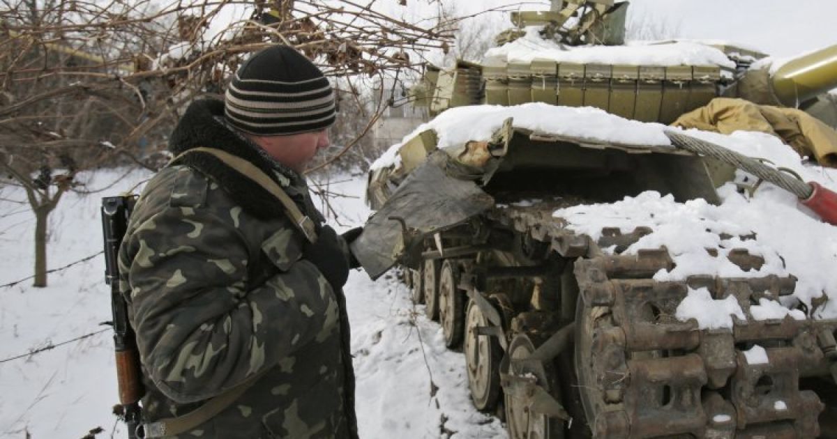 За добу на Донбасі було поранено трьох військових
