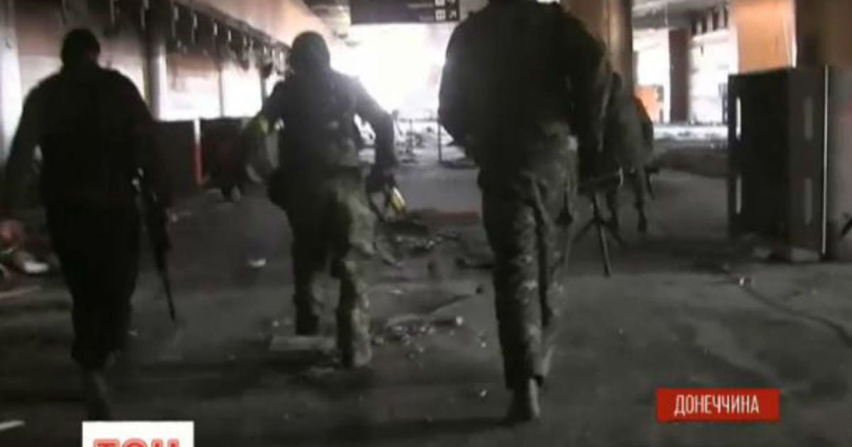 В аеропорту йде протистояння між озброєними злочинцями і силовиками