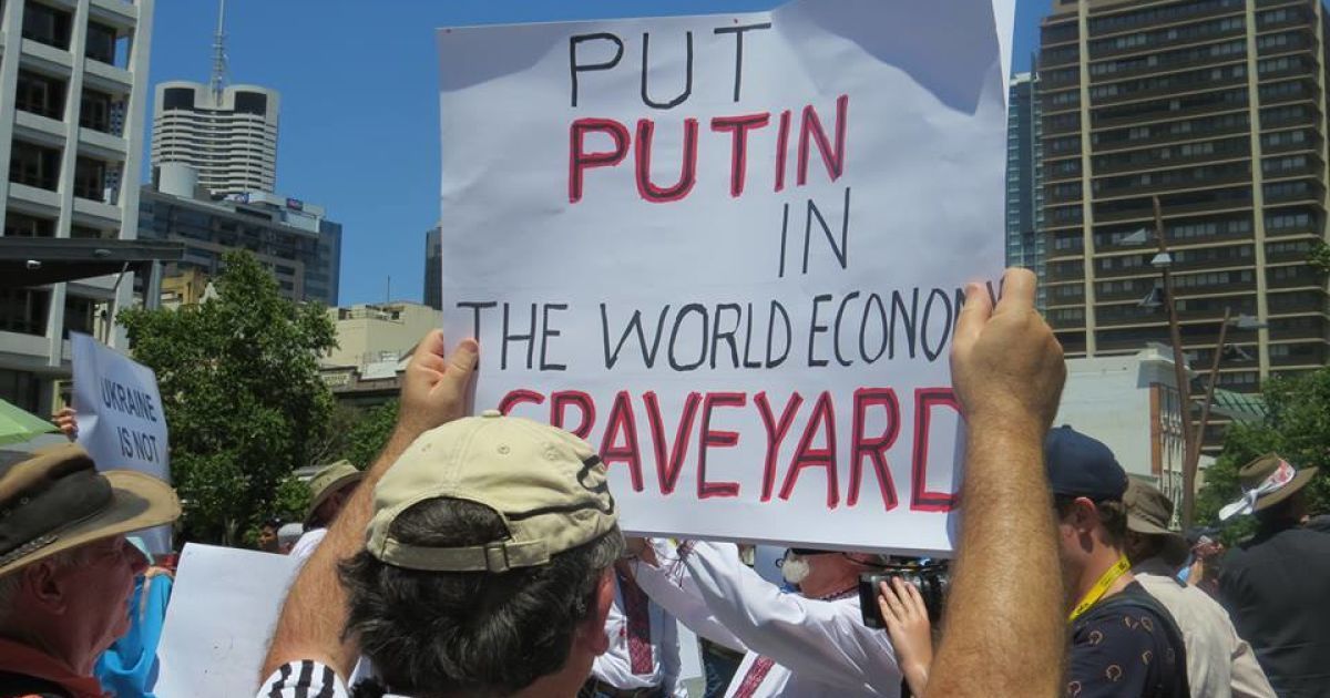 Украинцы протестуют против российского президента