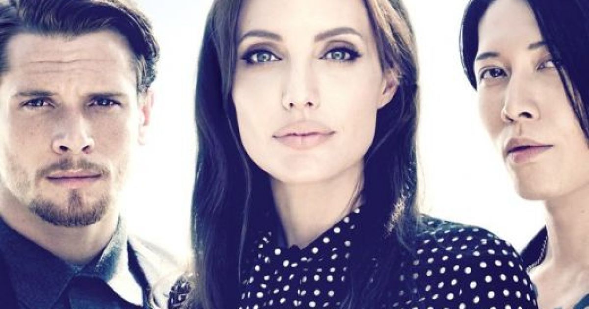 Джолі разом з акторами свого фільму знялася у фотосеті