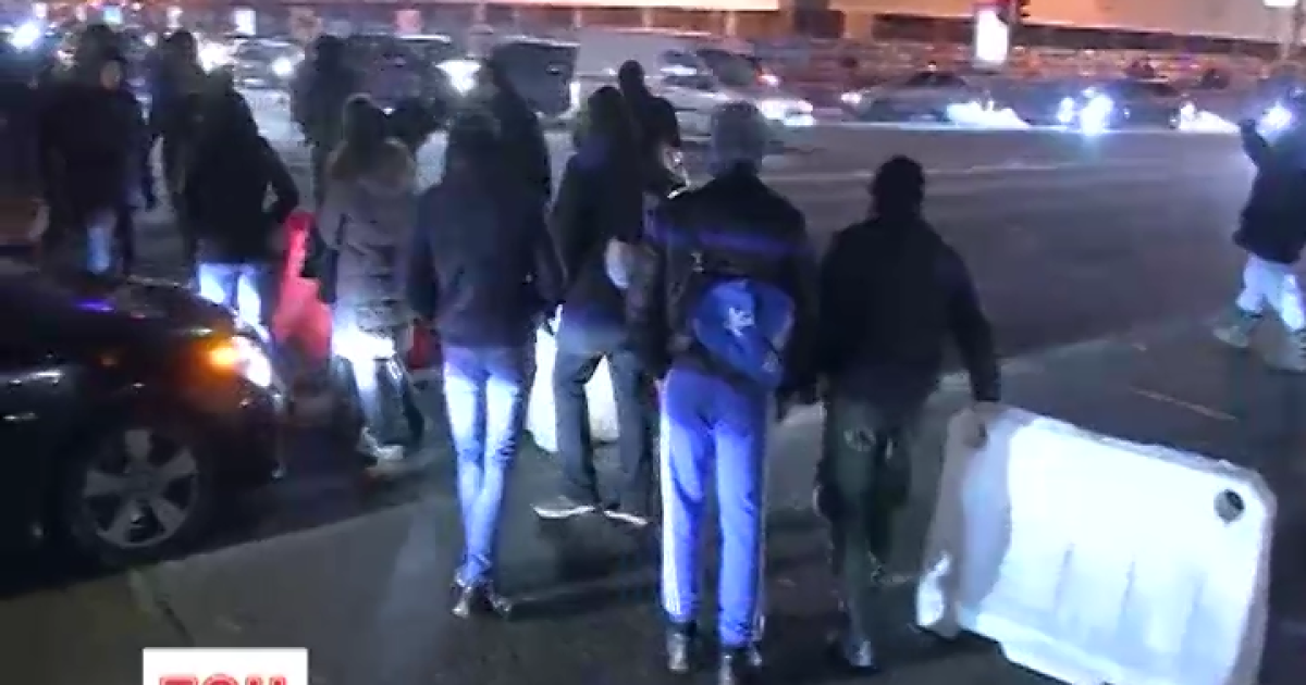 Активисты второй день подряд блокируют Крещатик.