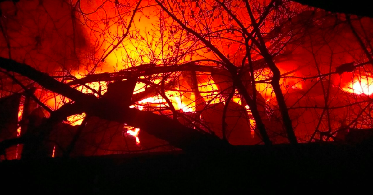 Священник, у якого згоріла хата, вважає, що її підпалили. Ілюстрація
