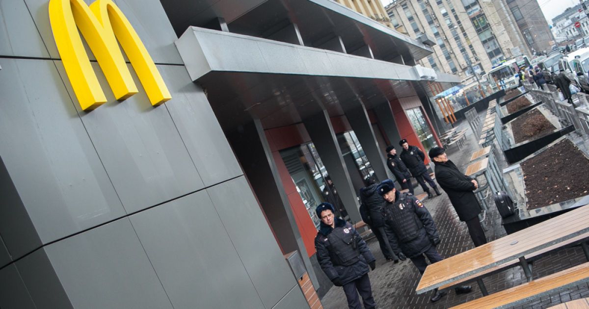 Невідомі повідомили про вибухівку в "Макдональдсах"
