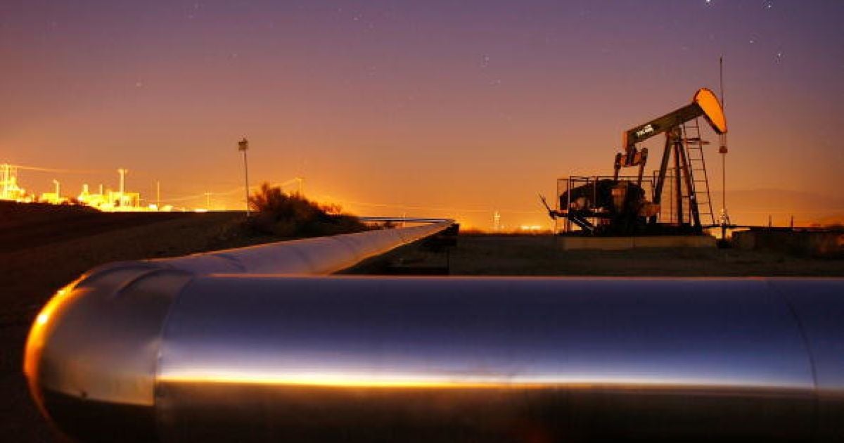 Нефть на мировом рынке стоит ниже 50 долларов