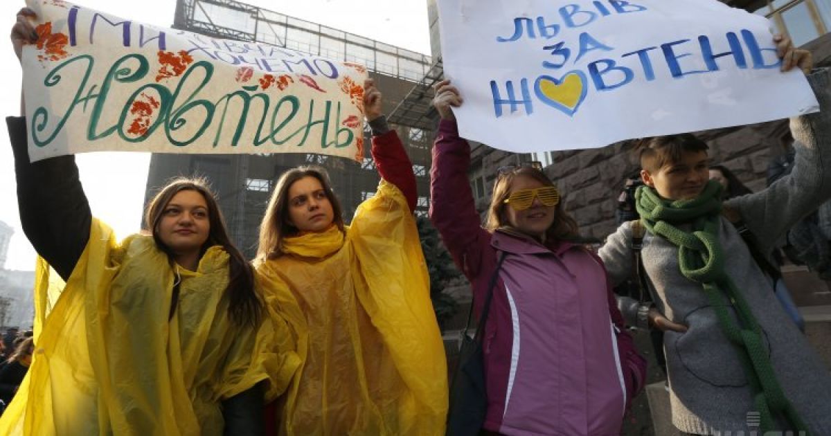 Півтисячі обурених киян пікетували КМДА через кінотеатр "Жовтень" / © УНІАН