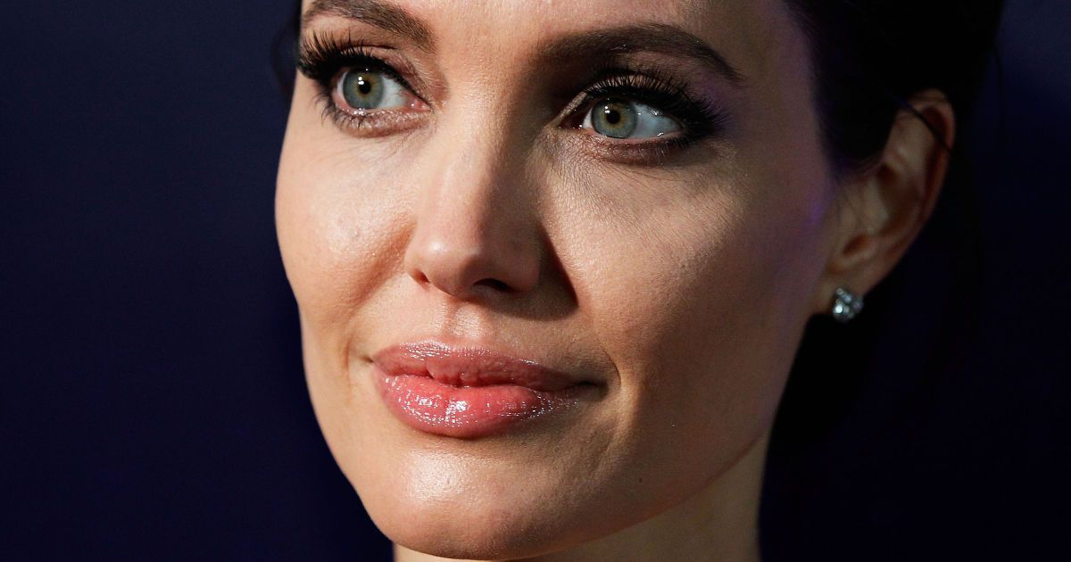 Джолі обрала вишукану сукню від Gucci