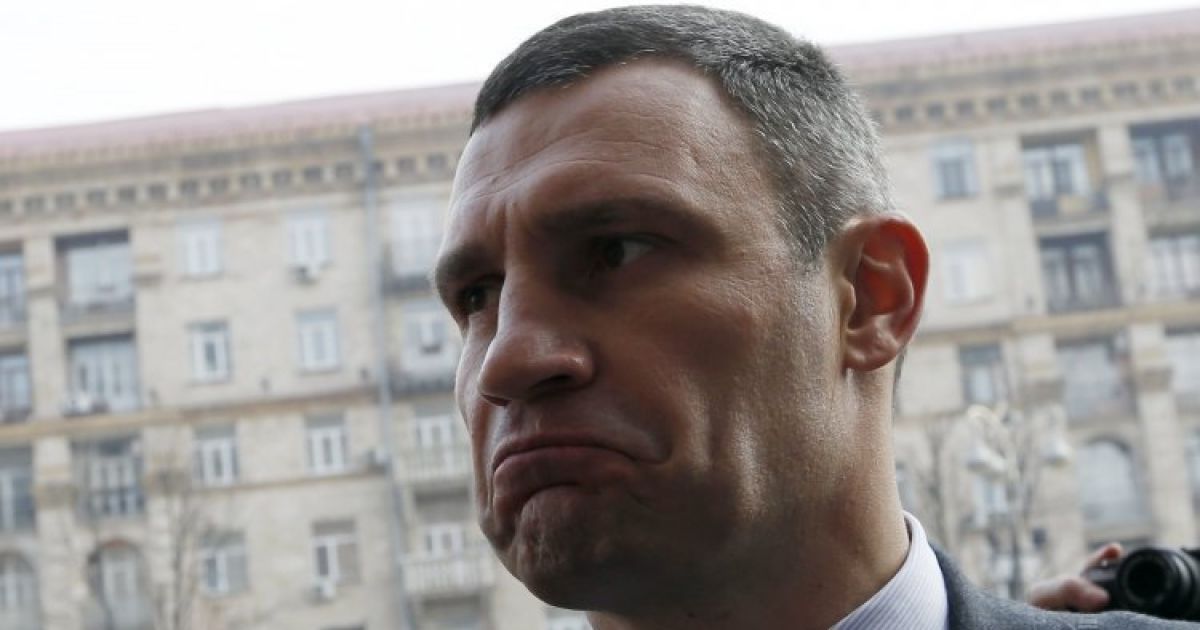 Півтисячі обурених киян пікетували КМДА через кінотеатр "Жовтень" / © УНІАН