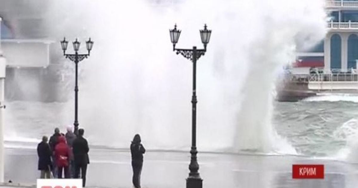 Шторм заблокирует Керченскую переправу