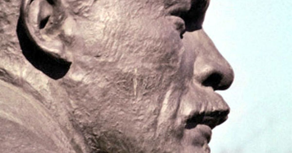 Неизвестные полностью уничтожили четыре памятники
