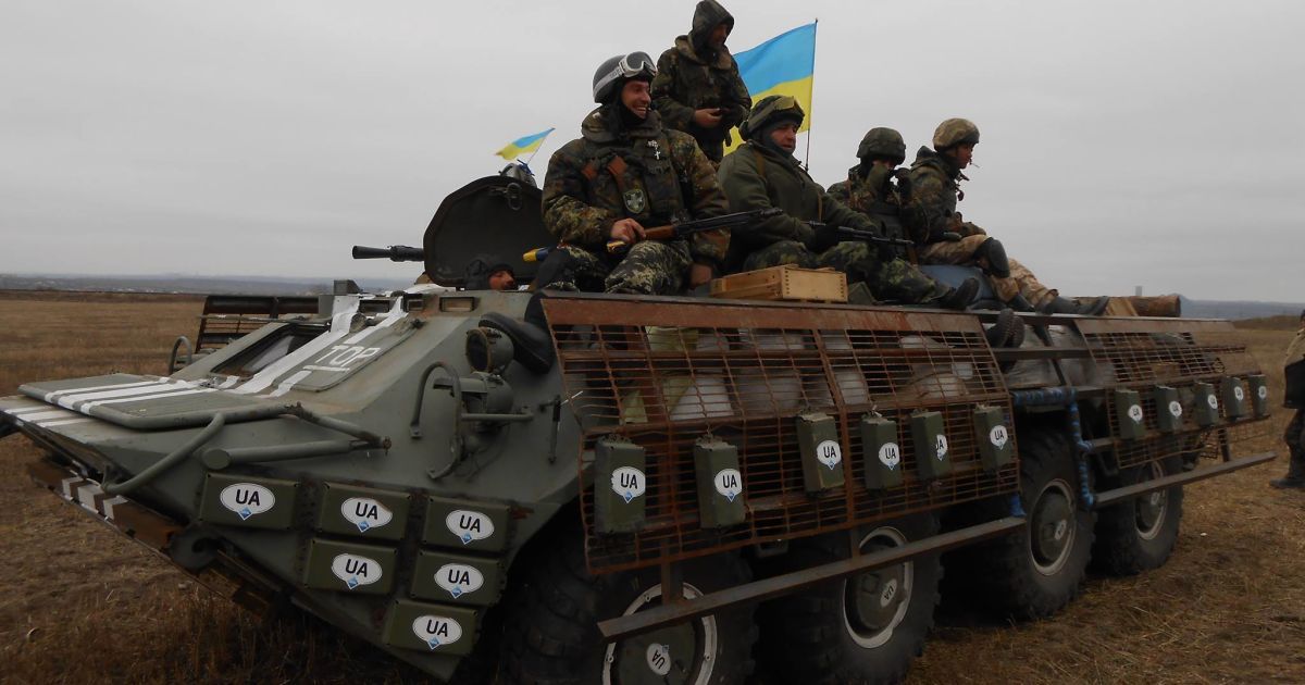 Украинские бойцы мужественно защищают свою землю