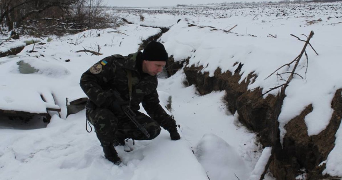 На следующий день после обстрелов позиций военнослужащие Вооруженных Сил Украины забрали всех погибших