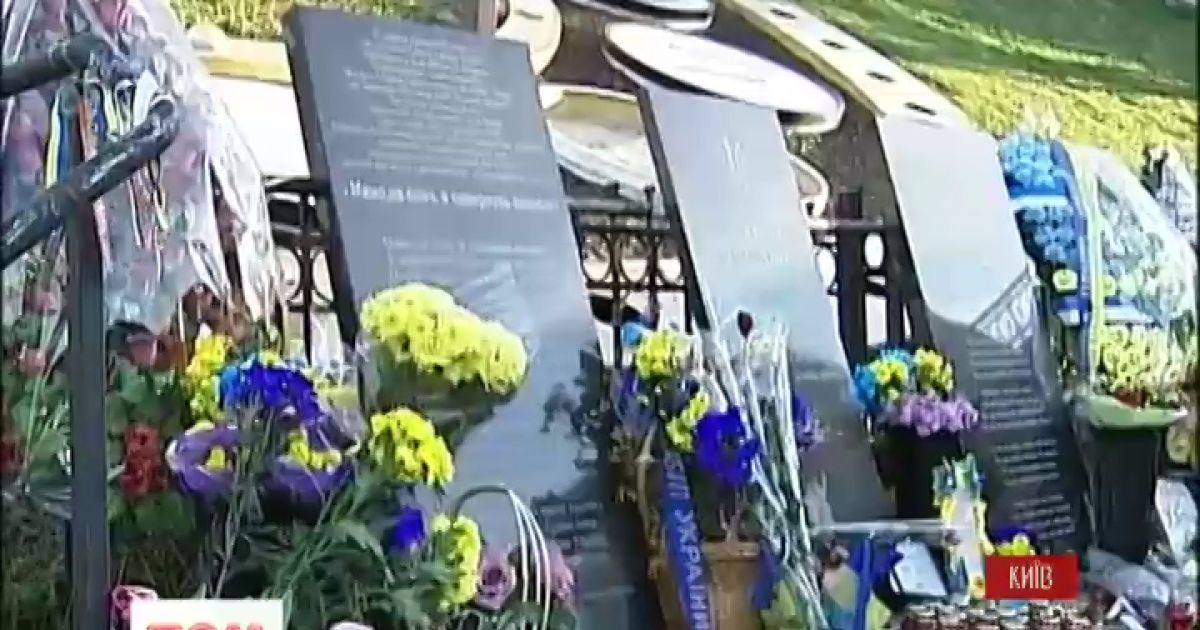 На Майдане с утра отмечают годовщину революции Достоинства