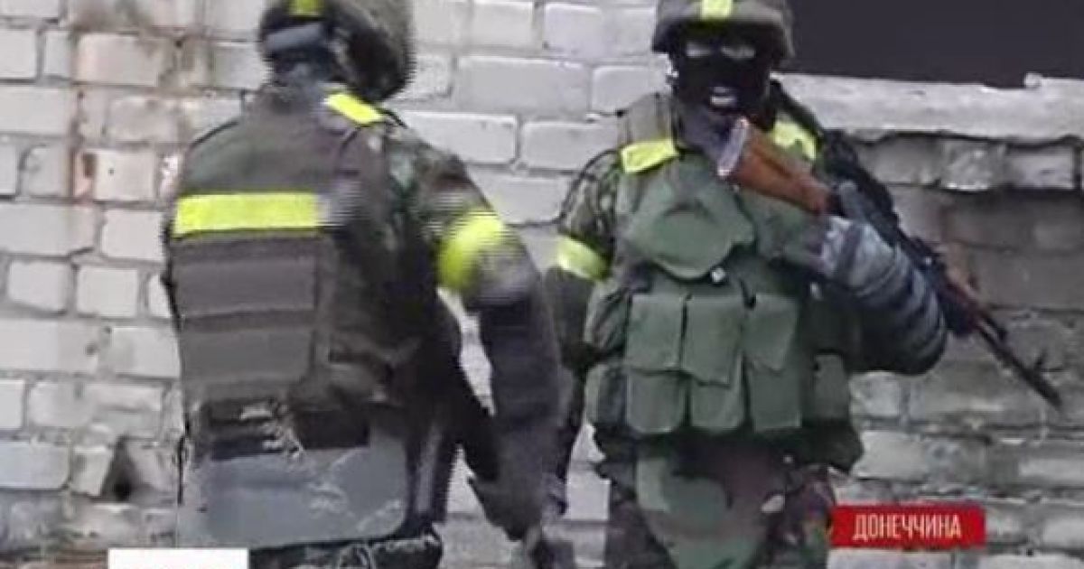 Под Мариуполем нашли тайник боевиков с оружием и взрывчаткой