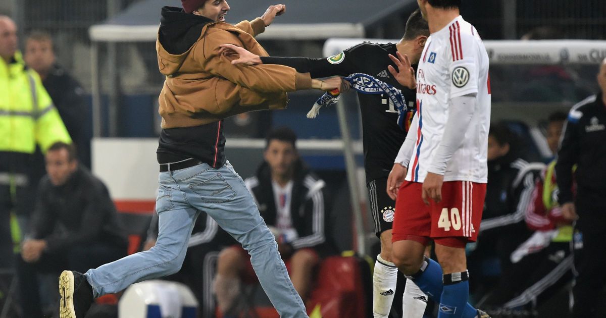 Фанат "Гамбурга" напал на Рибери