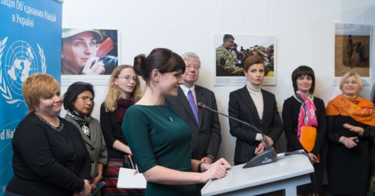 Серед експонатів виставки &ndash; понад 40 фотографій, що розповідають про долі українських жінок у важкі для України часи &ndash; матерів, волонтерок, добровольців, лікарів / © president.gov.ua