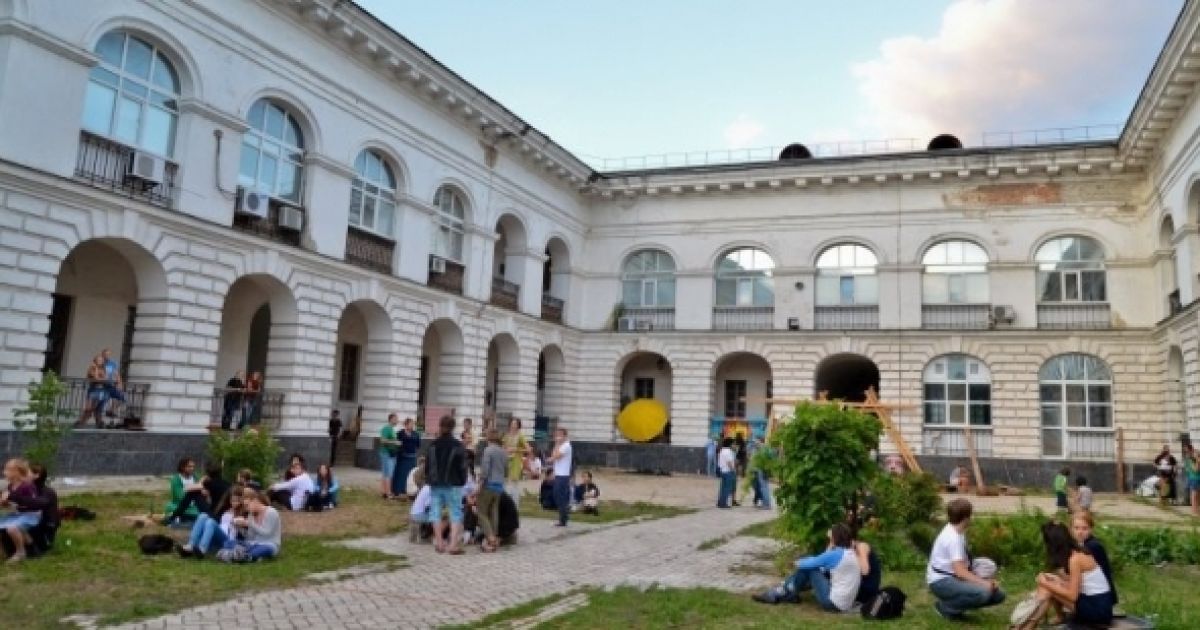 Киевсовет просит правительство вернуть Гостиный двор в коммунальную собственность