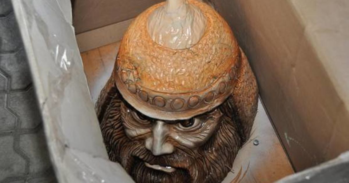 Бомба у вигляді голови богатиря