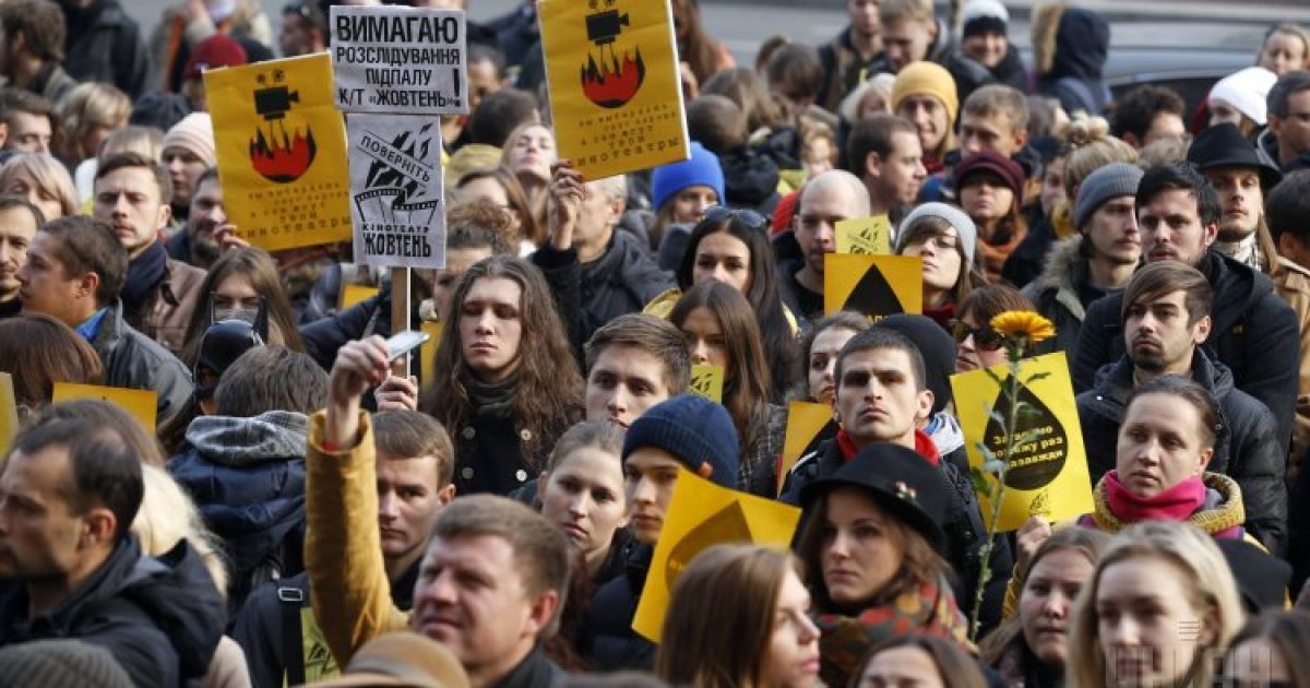 Півтисячі обурених киян пікетували КМДА через кінотеатр "Жовтень" / © УНІАН
