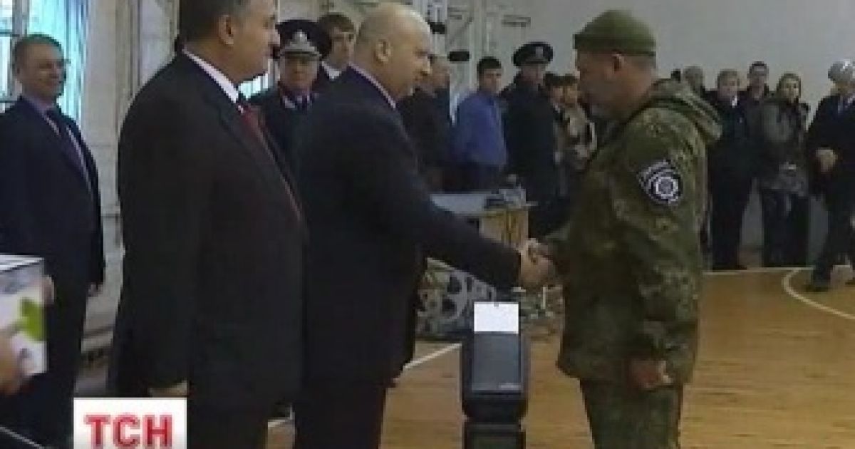 Ключі від квартир їм вручив глава ВР Олександр Турчинов