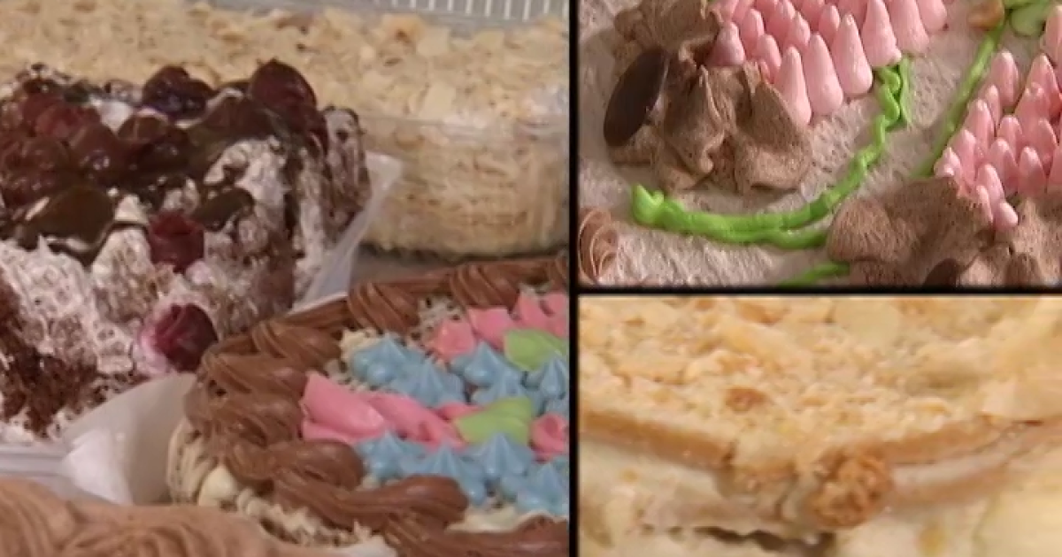 Експерти рекомендують уважно придивлятись до структури та кольору тортів