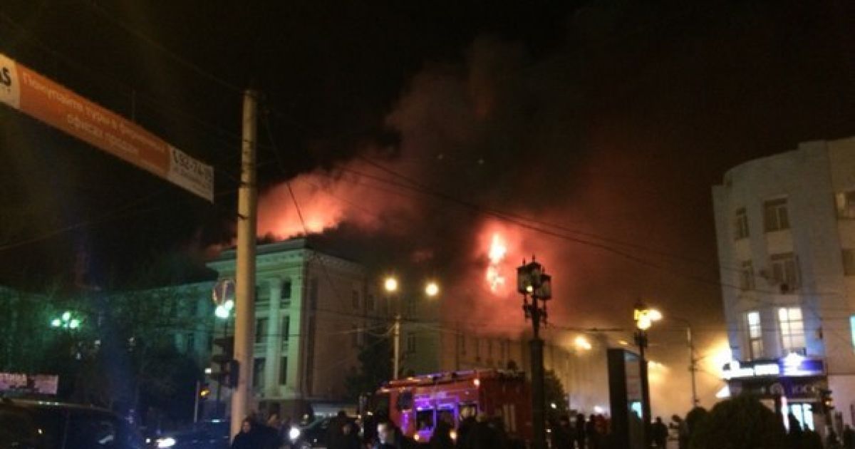 Користувачі соцмереж публікують фото з місця пожежі