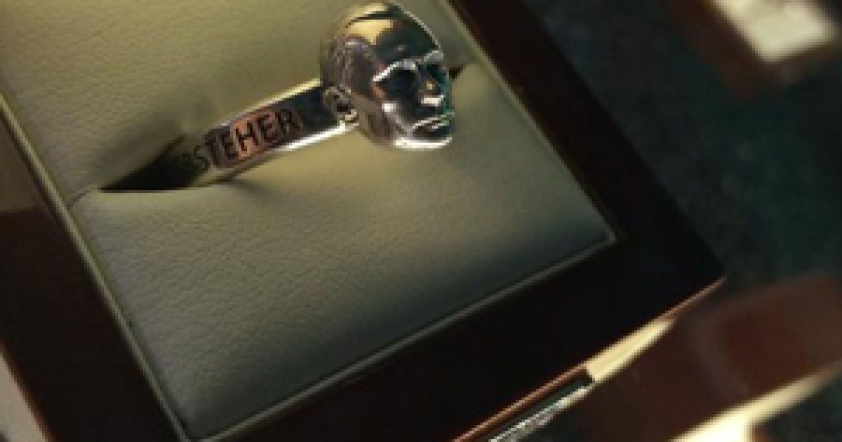 Каблучку з Путіним зробили російські дизайнери