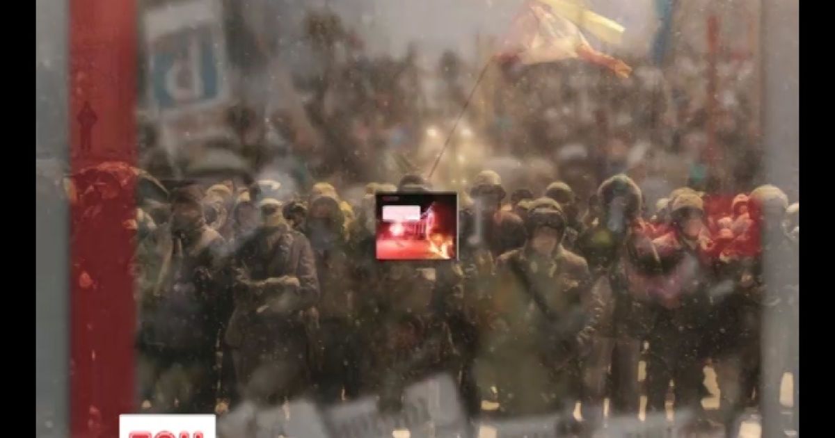 В основі книги - нередаговані коментарі в соцмережах, фото і відеокадри