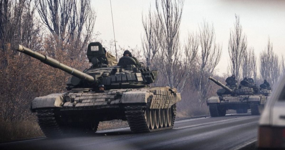 Боевики лупят по украинских военных из танков.