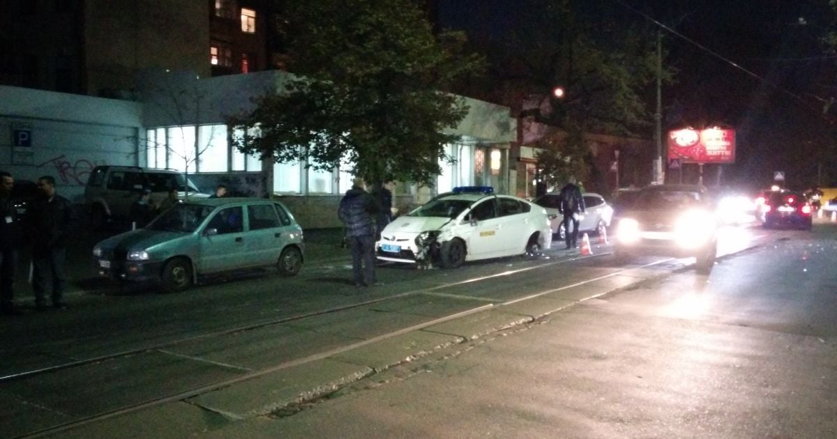 Из-за аварии на улице Фрунзе в Киеве сегодня вечером образовалась пробка
