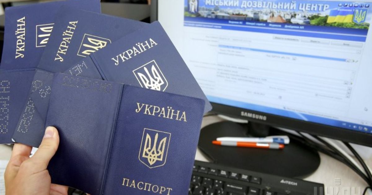 Федоров пояснив, як довго в Україні використовуватимуть три форми паспортів