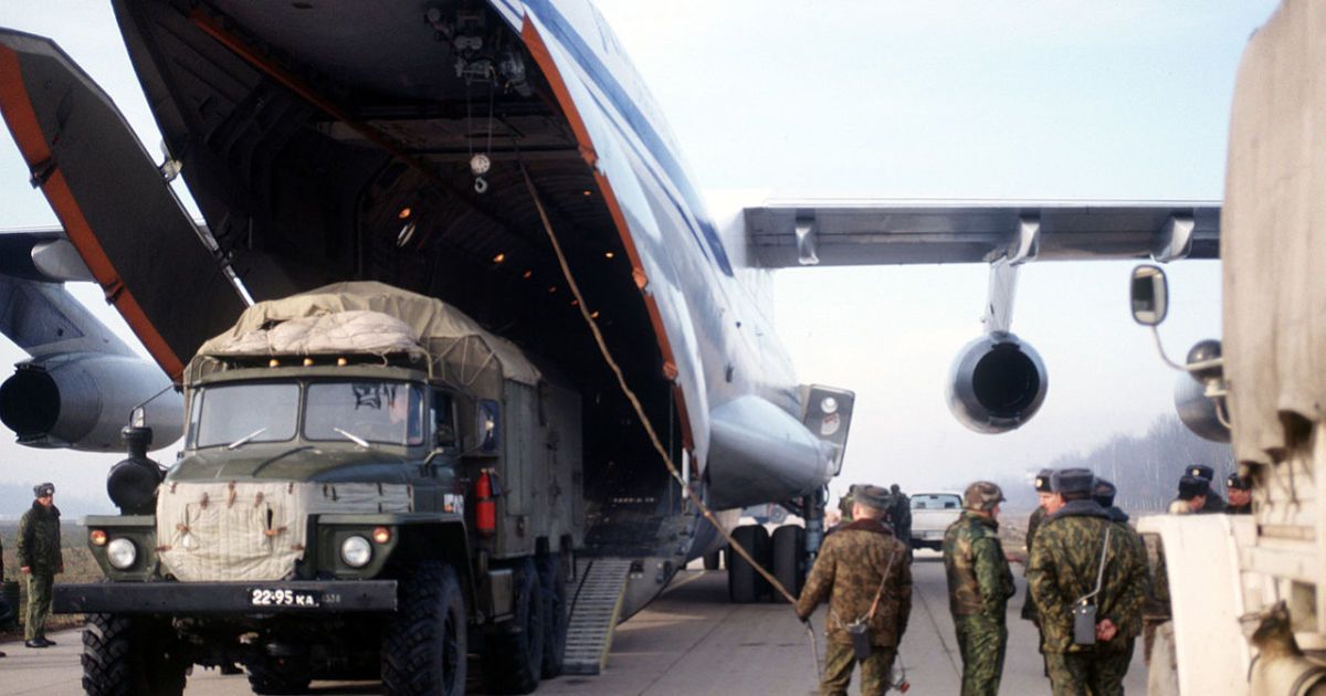 Россия активизировала работу военного аэродрома (иллюстрация)