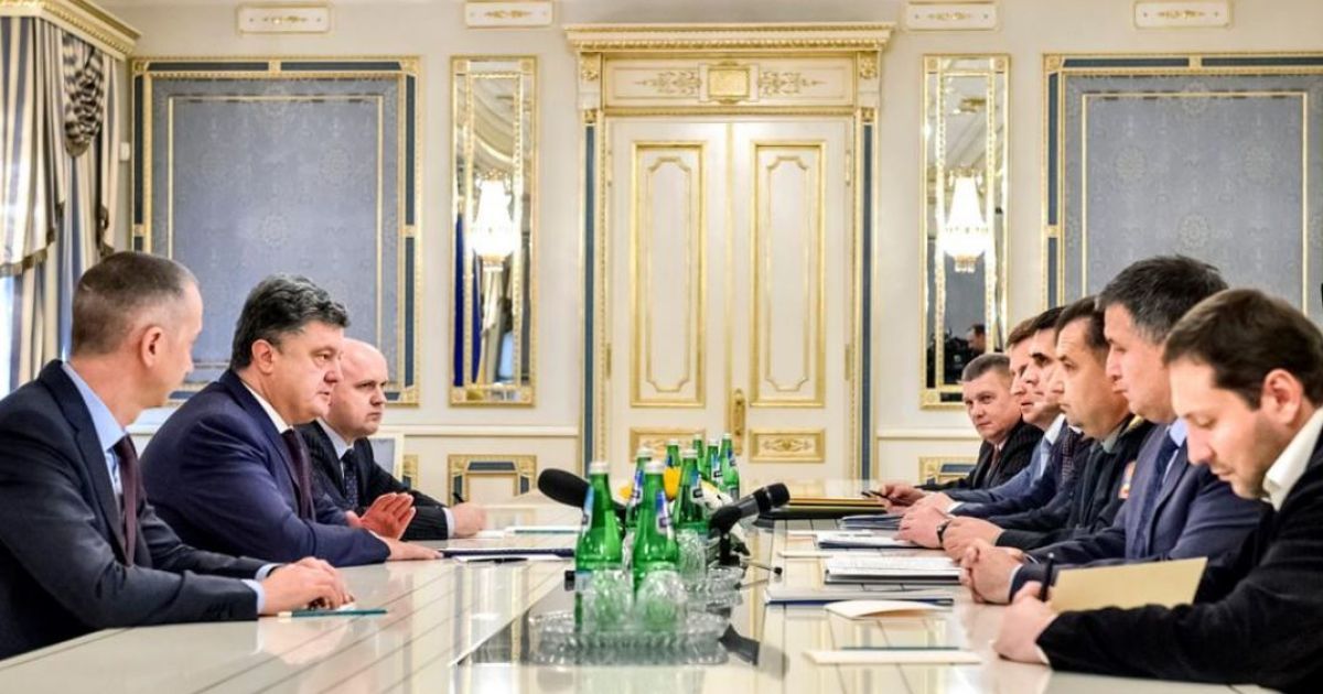 Порошенко поговорил с руководителями силовых ведомтсв