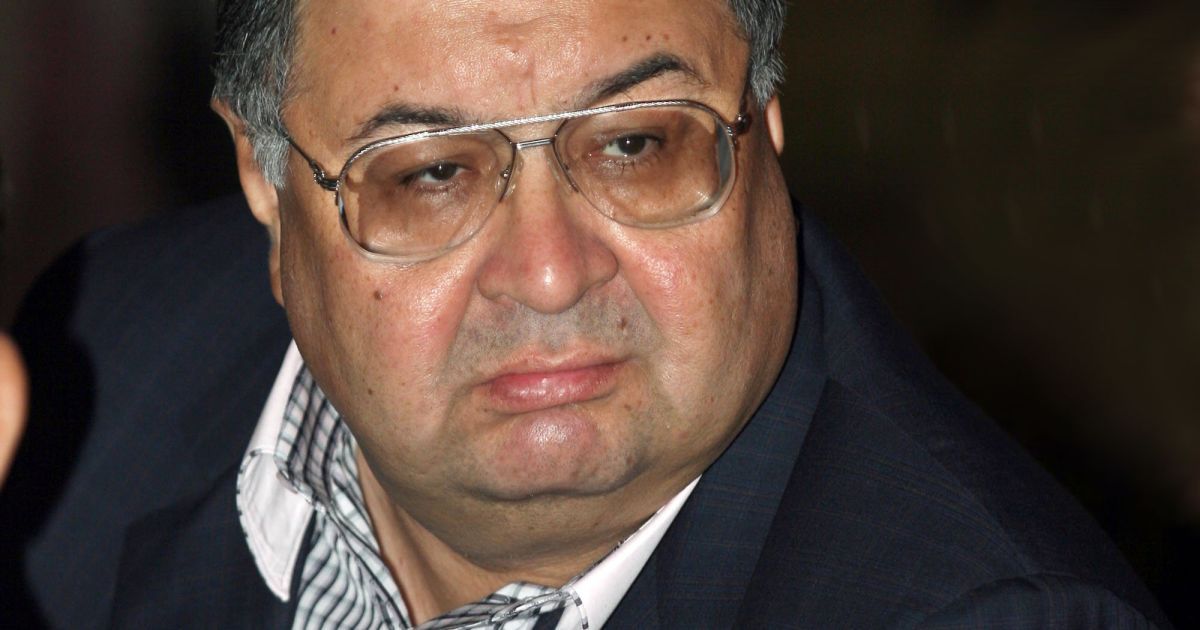 Алишер Усманов снова дал РФС деньги.