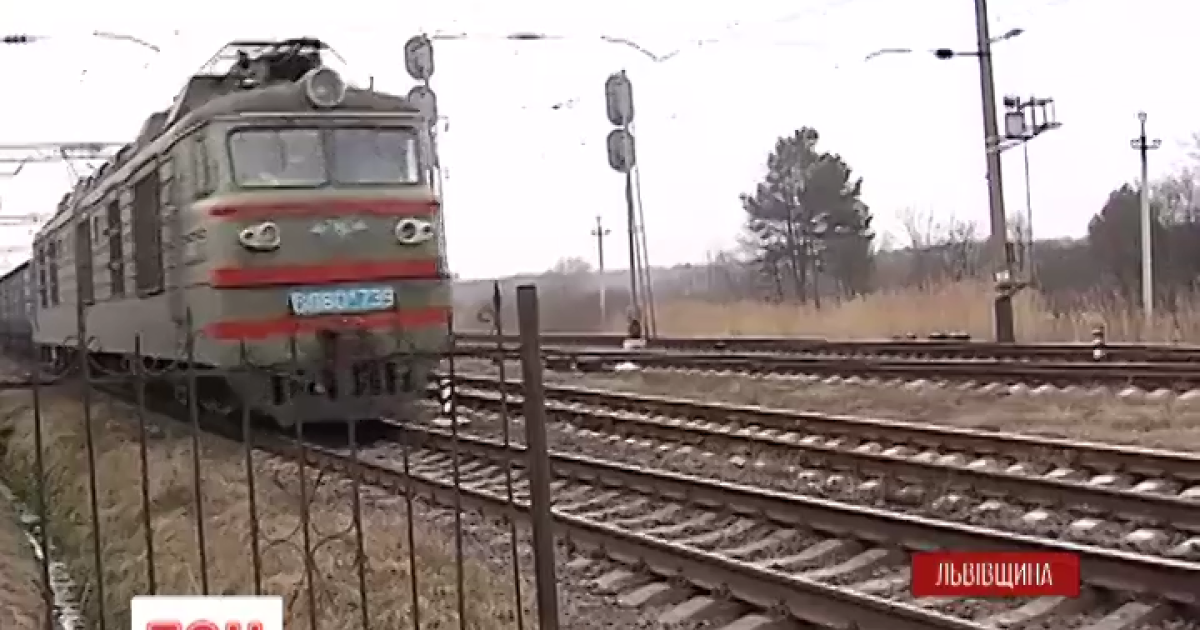 На Буковине в ДТП на железнодорожном переезде погиб один человек