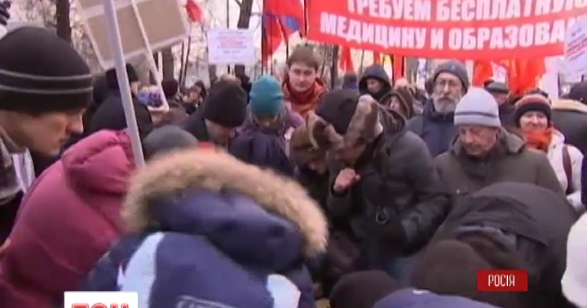 Тысячи возмущенных российских медиков вышли на протест