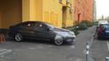 На левом берегу Киева полностью обмотали пленкой неправильно припаркованное авто