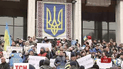 Переселенцы из Донбасса вышли на акции протеста против фарсовых выборов