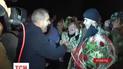 С цветами и желто-голубыми флагами в Кировограде встречали бойцов