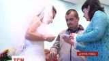 В Днепропетровске женился 30-летний боец-контрактник Сергей Масяня