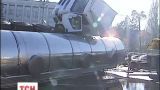 В Киеве в результате аварии на дорогу вытекло 20 тонн подсолнечного масла