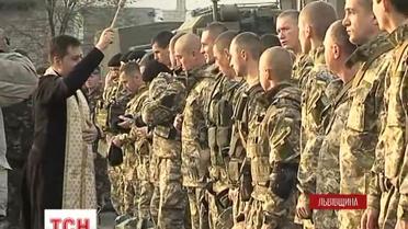 Полсотни военных, которые будут выполнять роль милиции на Донбассе, отправили из Львовщины