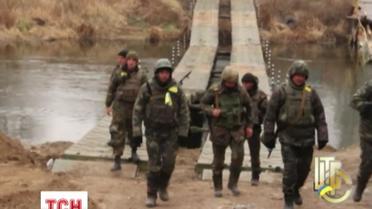 Военные АТО построили мост через Северский Донец