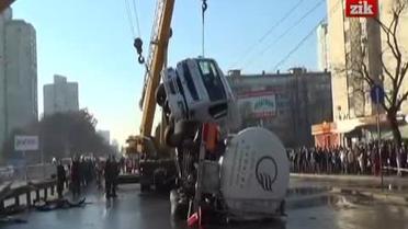 Автоцистерна перекрыла движение на проспекте Победы в Киеве