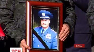 У Чернівцях прощалися з героєм-нацгвардійцем Віктором Редькіним